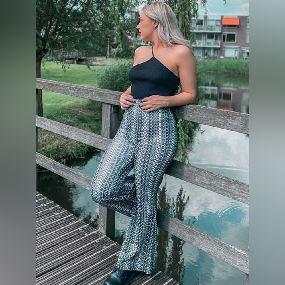 Brand new geo print flare leg pants